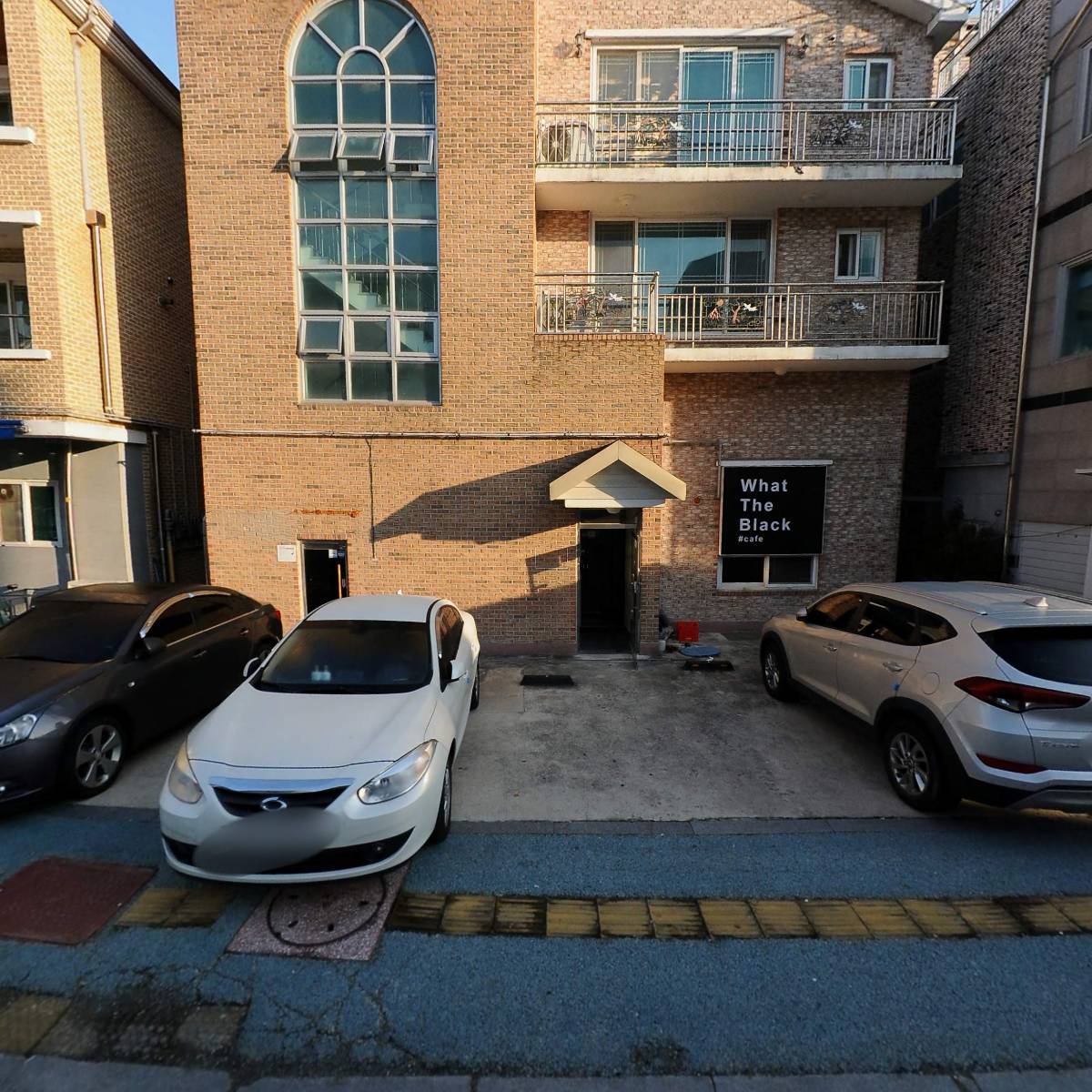 왓더블랙카페