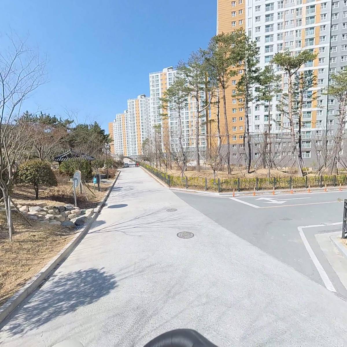커피앤더코이_2