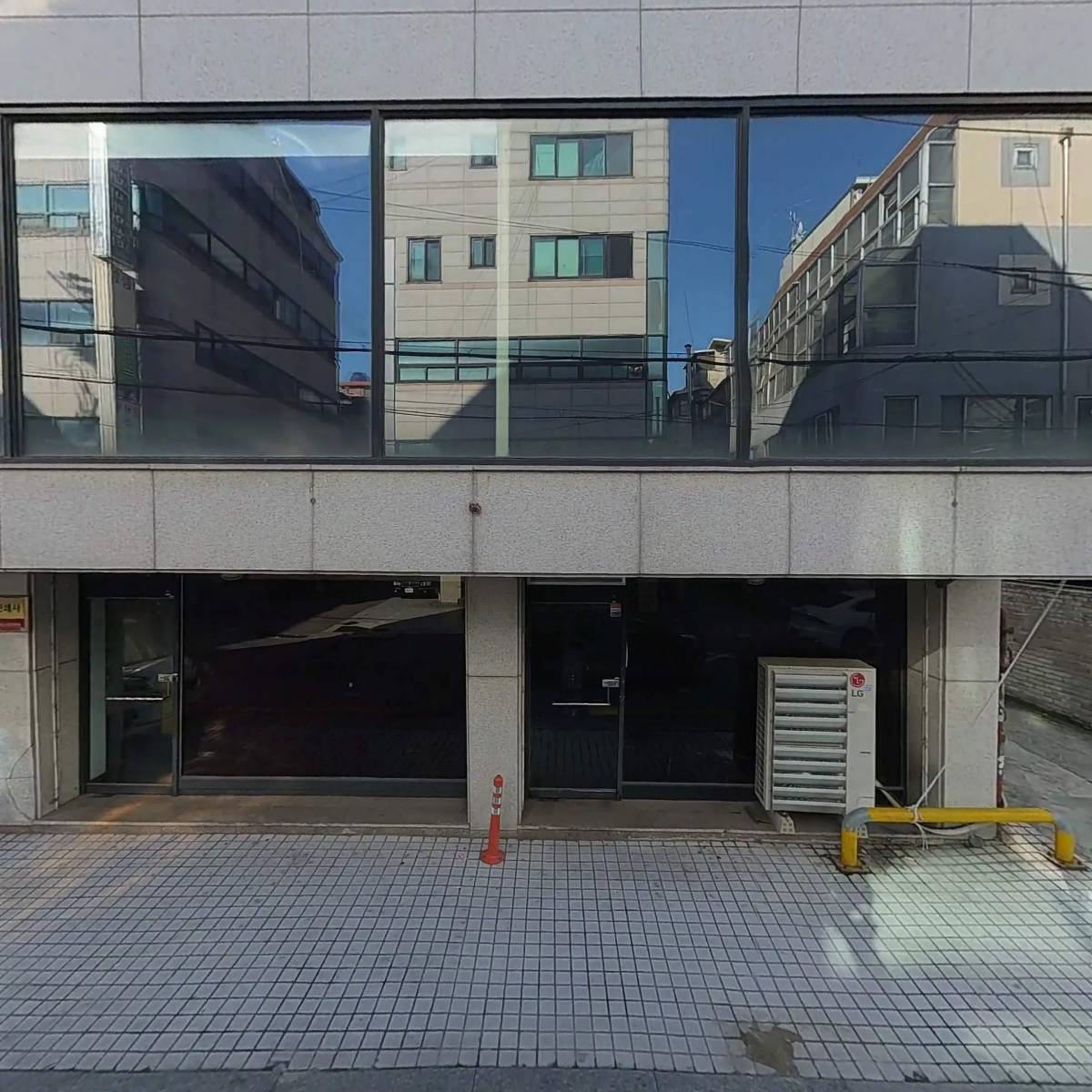 화이트브릭야드(WHITEBRICKYARD)_3