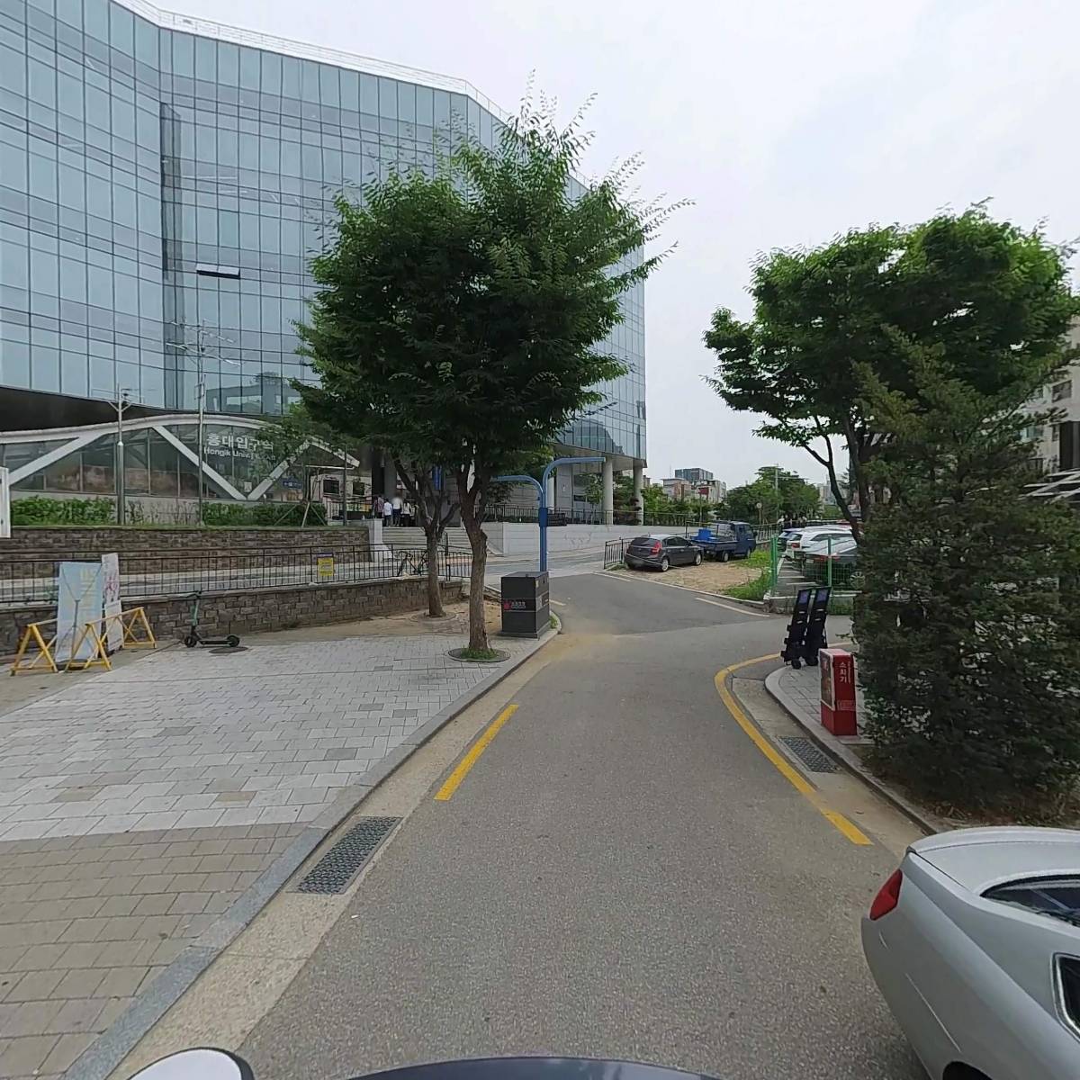 레드컨테이너 홍대역점_2