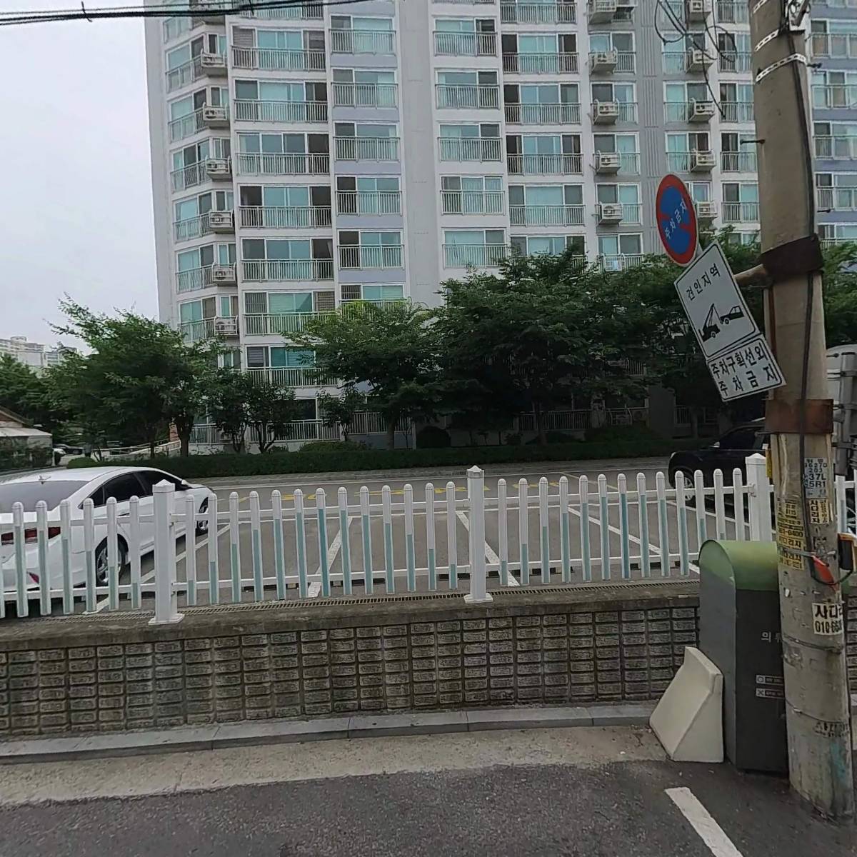 윤스트