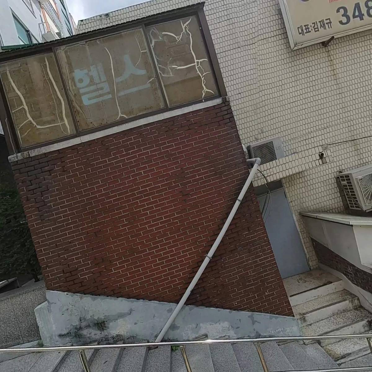 하프하티드(HALF HARTED)_3
