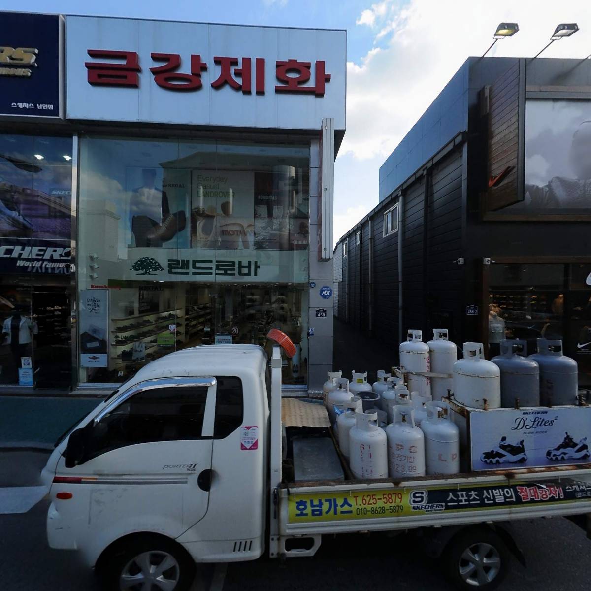 스케쳐스남원점