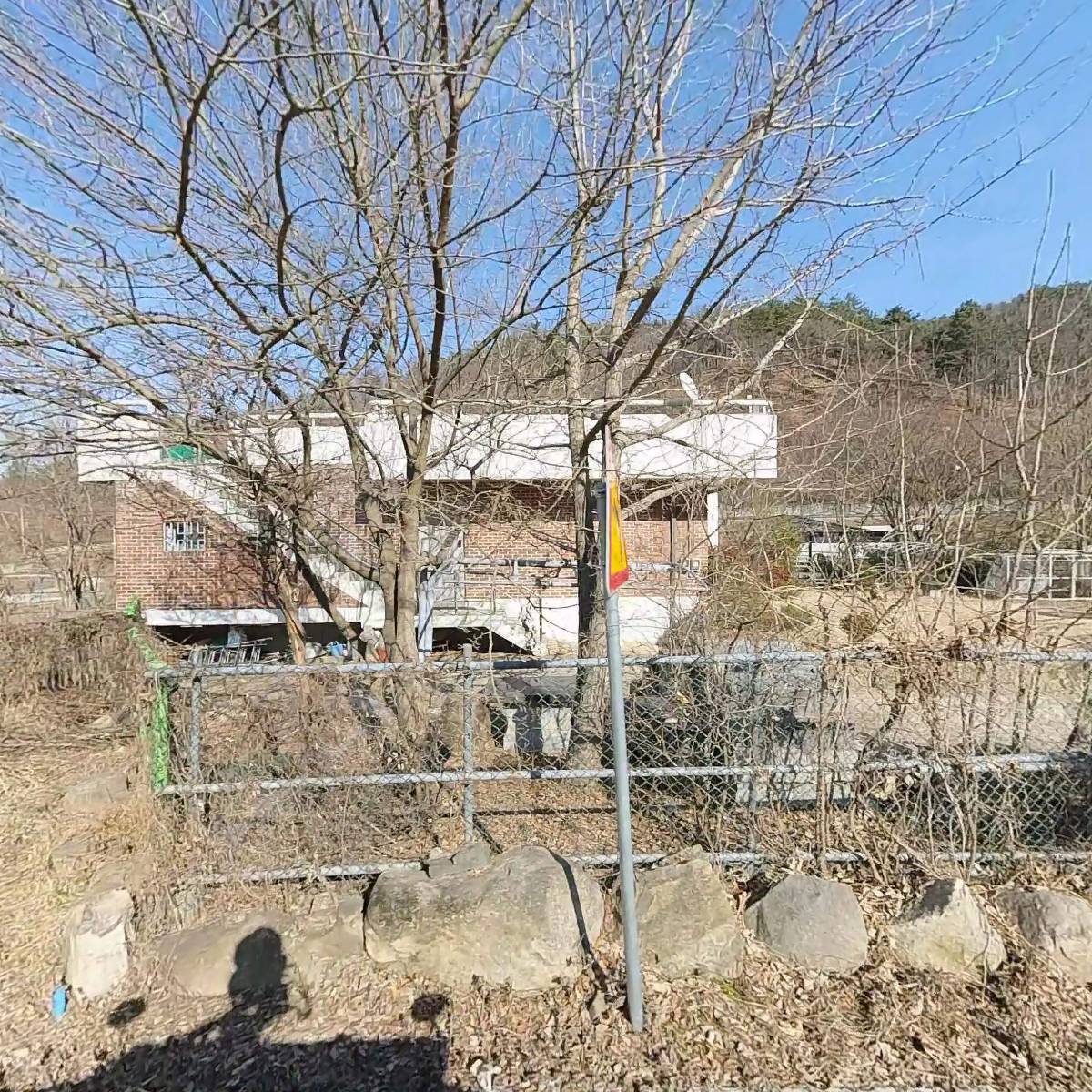 시냇가에심은교회