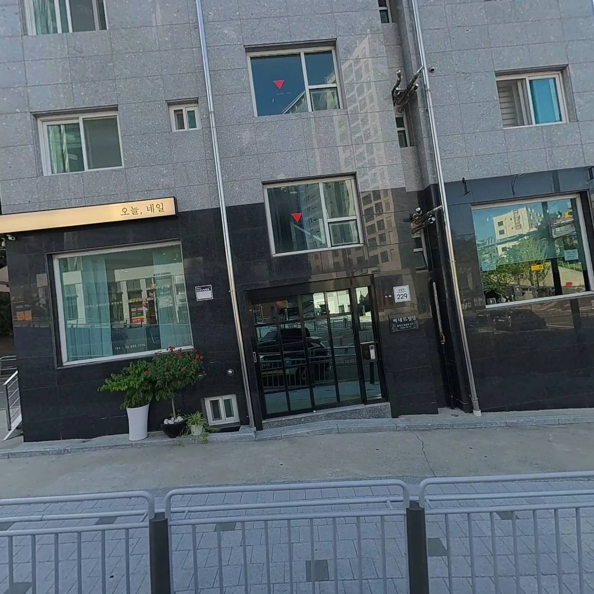 롯데캐슬 탑(단지내) 공인중개사사무소